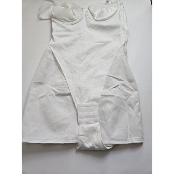 Fredericks of Hollywood Medium Body Suit Slimming White Garment Linger Snaps Med - Picture 7 of 8